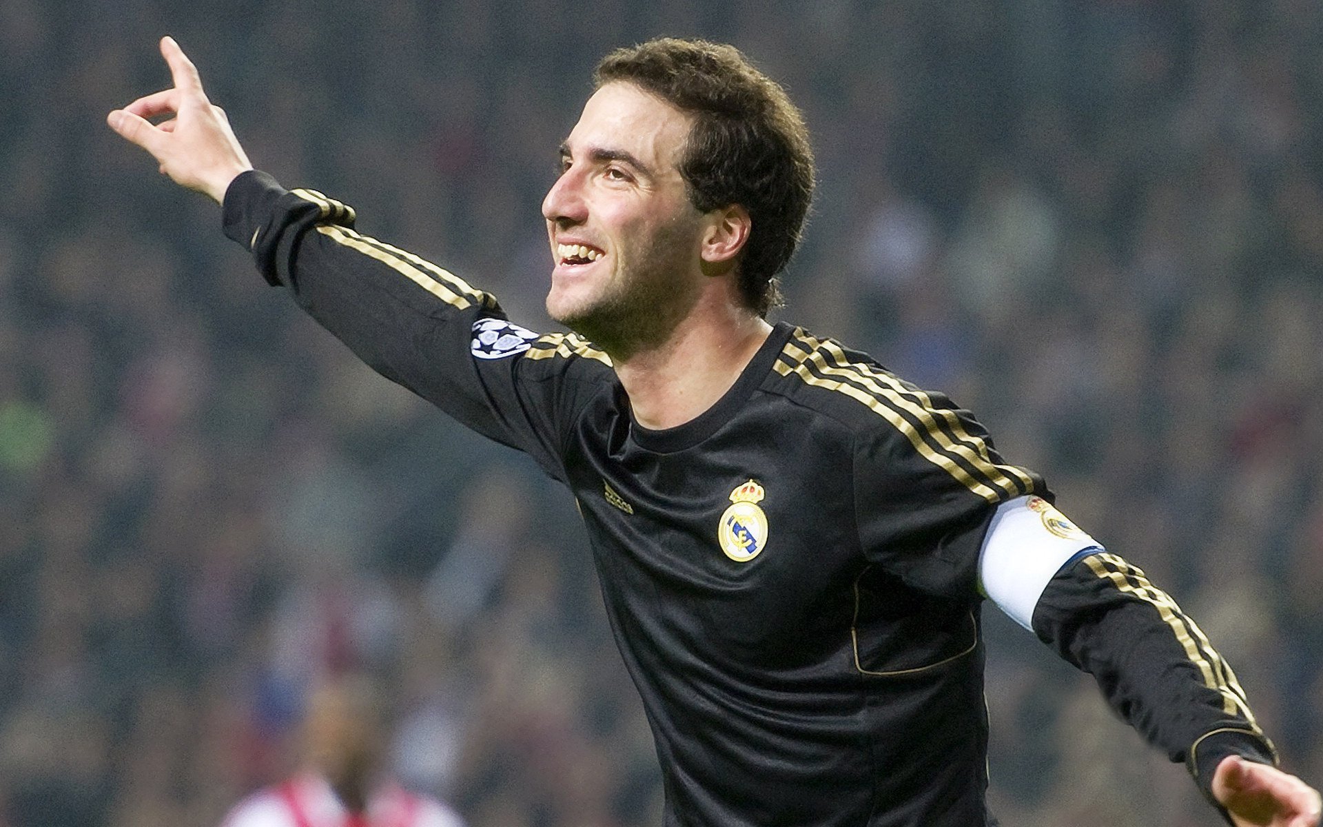 开云官网在线-青年球员勇夺国际邀请赛冠军展现强劲上升潜力，青年足球国家队